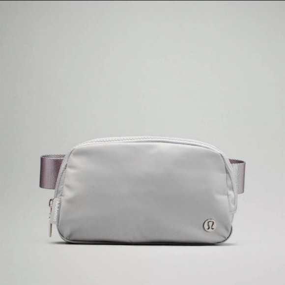 lululemon athletica Handbags - NWT 🍋 Lululemon 🍋Everywhere Belt Bag- Silver Drop! Very Rare